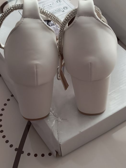 Pantofi Albi pentru ocazii speciale
