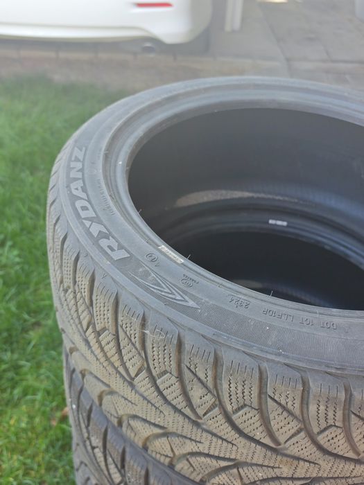 Зимняя резина 235/45/R18