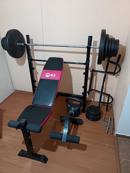 Продавам лежанка с лостове и тежести