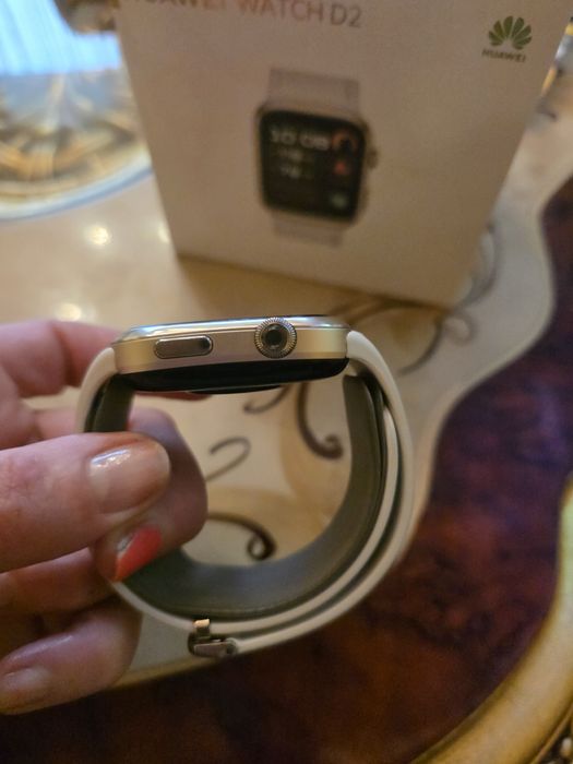 Часовник  Huawei Watch D2