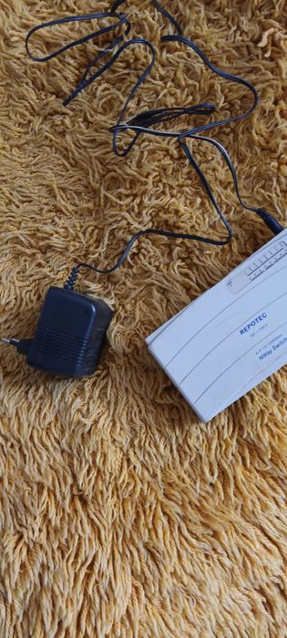 Продавам 8-портов 10/100 Mbps switch Repotec RP 1708-K