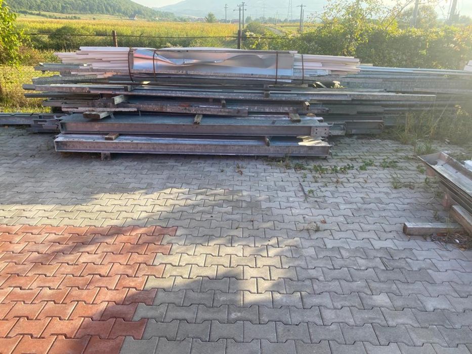 Vand 2 structuri metalice pt hale