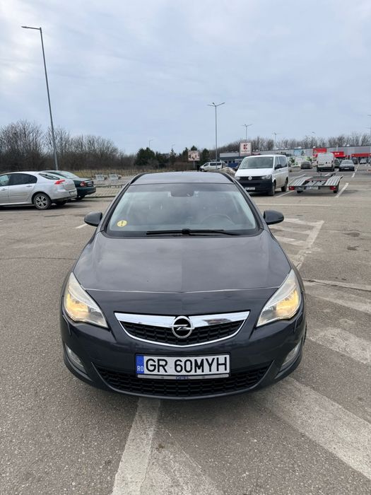 Vând Opel astra j