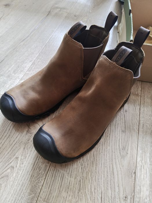 Нови обувки Keen