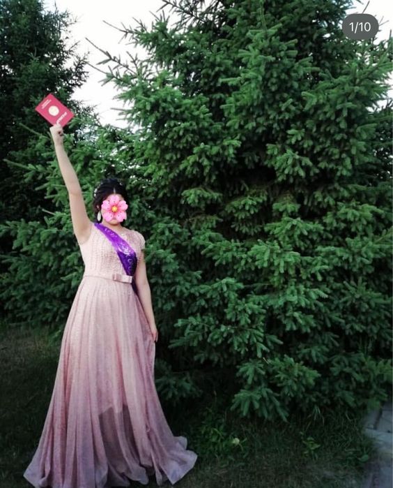 Продам платья весерние