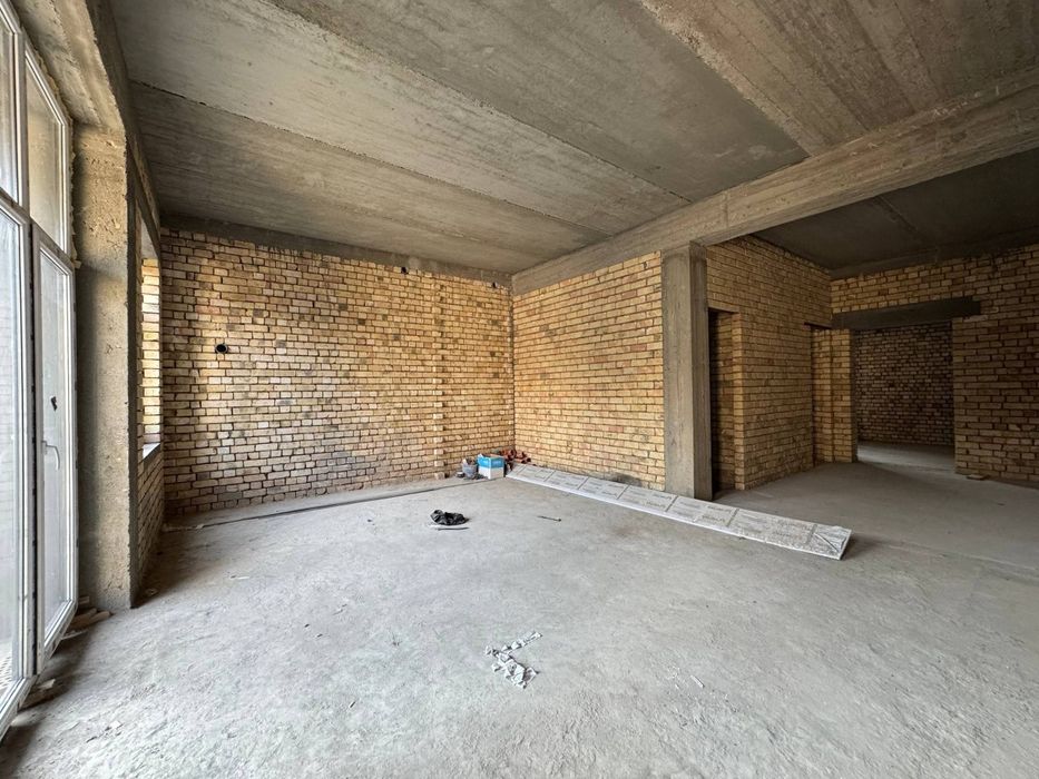 Продаётся дом! 2,20 соток 6 комнат, 2 холла, падвал. Дом г