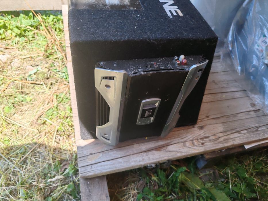 Stație cu subwoofer