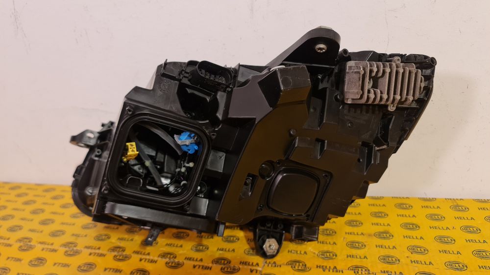 Far dreapta full led adaptiv ILS Mercedes C w205 hybrid albastru