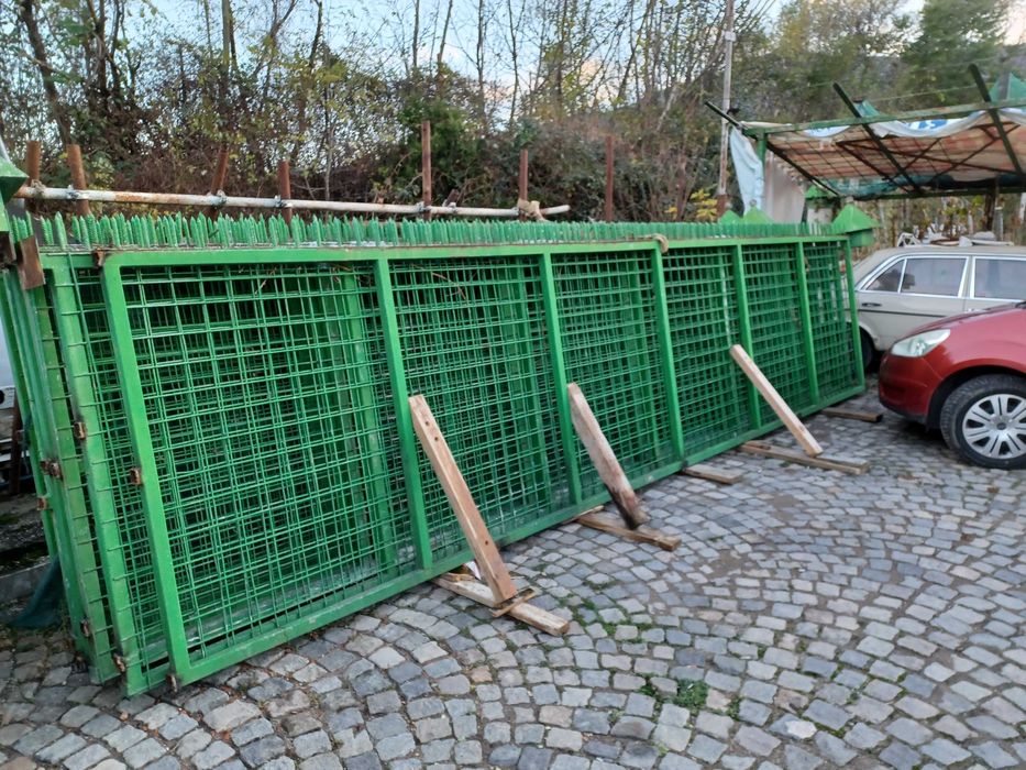 Продавам Метална Ограда