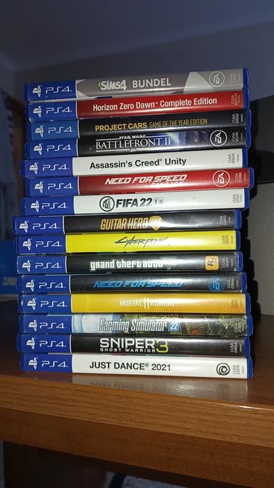 Ps4 с 15 игри и 3 джойстика
