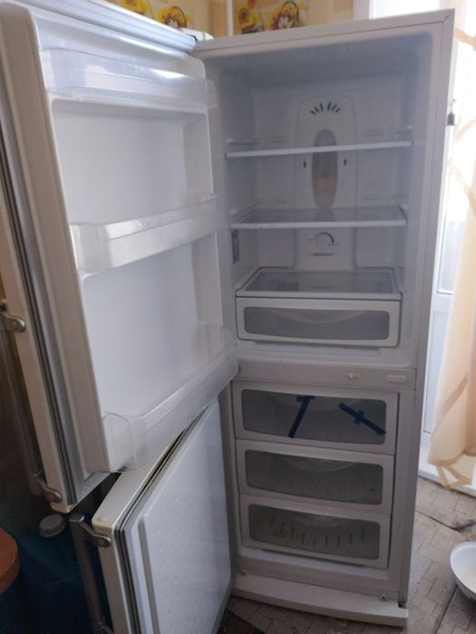 Холодильник двухкамерный