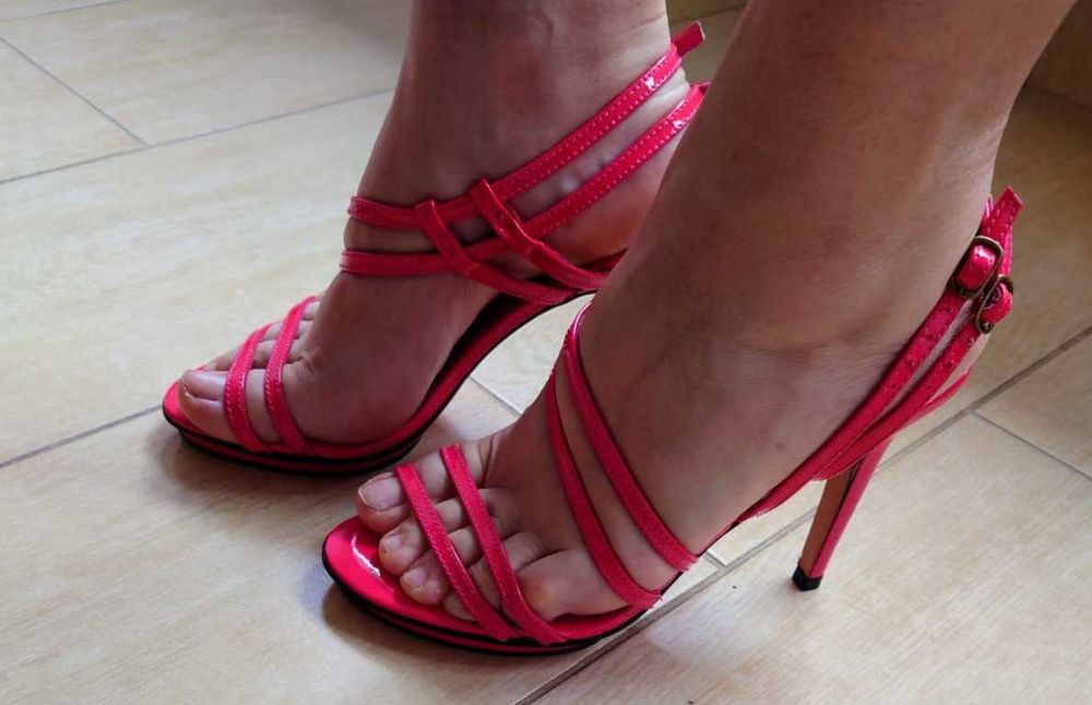 Vand sandale foarte elegante marimea 36