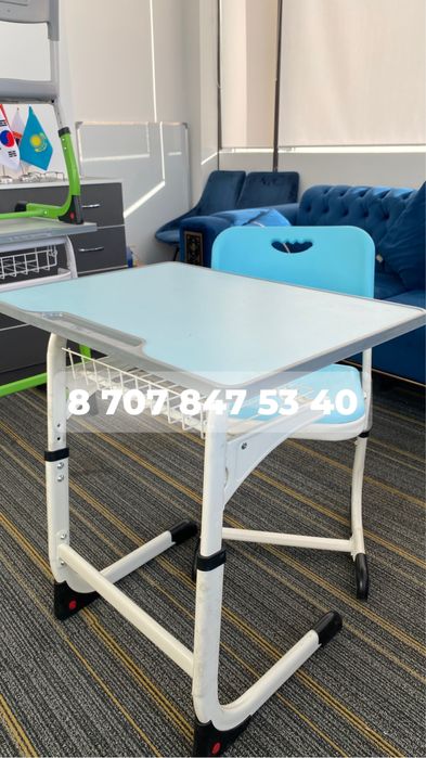 Парта.  школьная