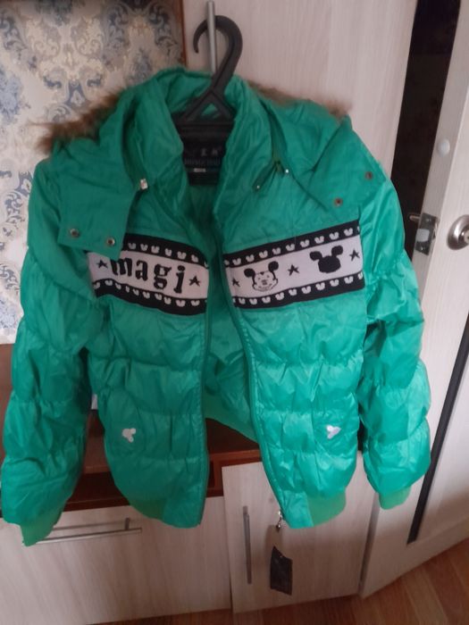 Куртка новая для девочки цена 4500 на 10-11 лет