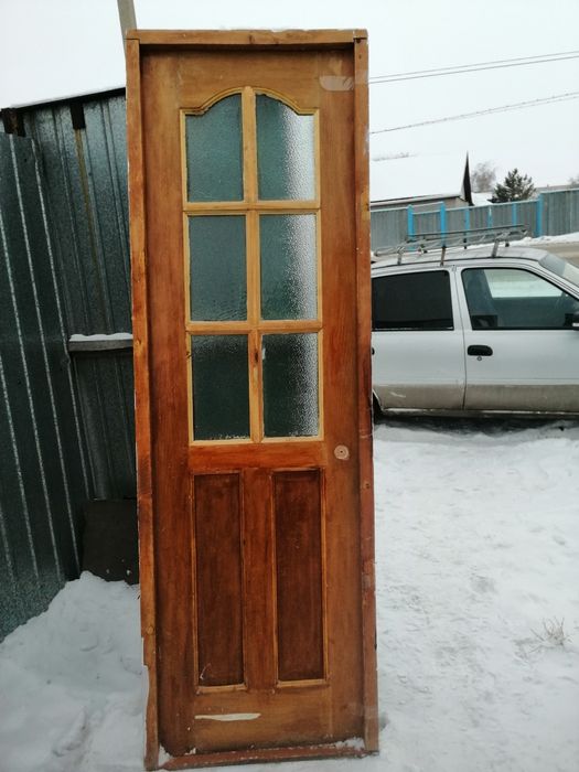 Продам двери деревянные.