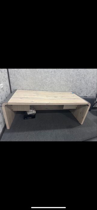 Офис учун мебельлар сотилади.