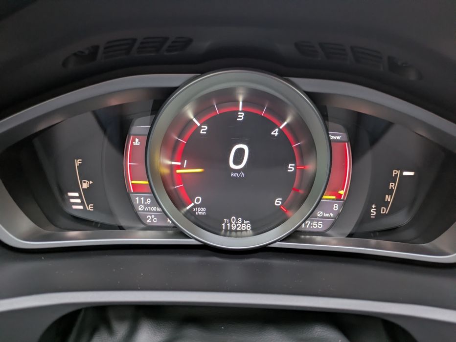 Volvo V40 Cross Country blue ocean