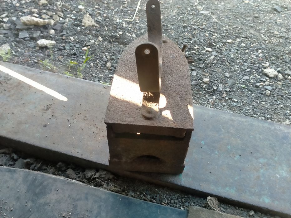 Продам старинный утюг