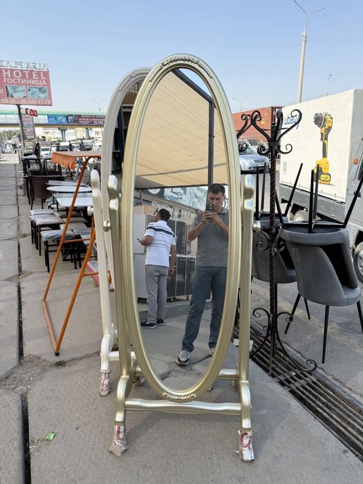 Зеркало напольное овальное  160×180 см в деревянной раме