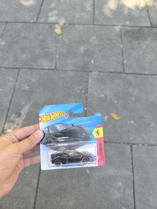 Продам машинку hot wheels ferrari