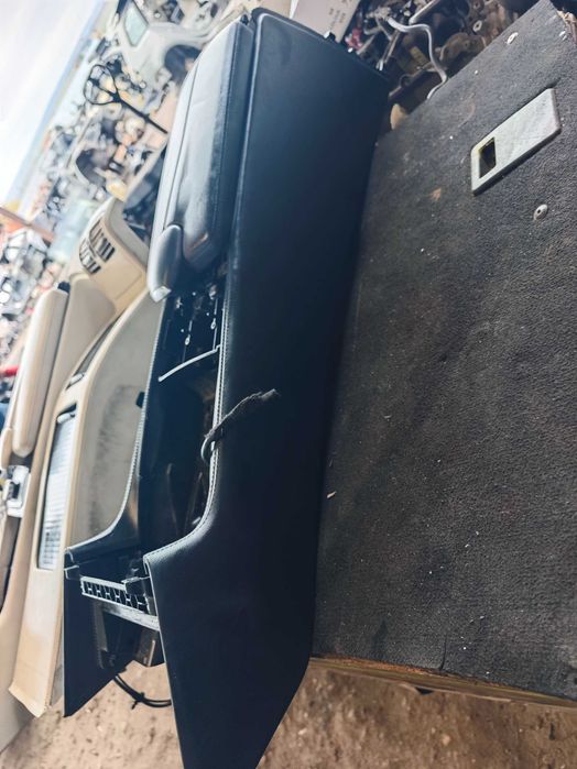 Бежов или Черен подлакътник кожен конзола Mercedes W218 CLS Мерцедес