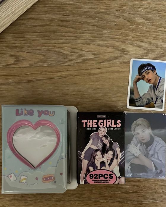 К-поп карточки и наклейки