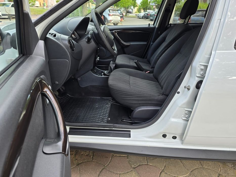 Dacia duster an 2013 1.6  16 valve benzina si GPL de fabrică  acte de italia preț 3300 euro