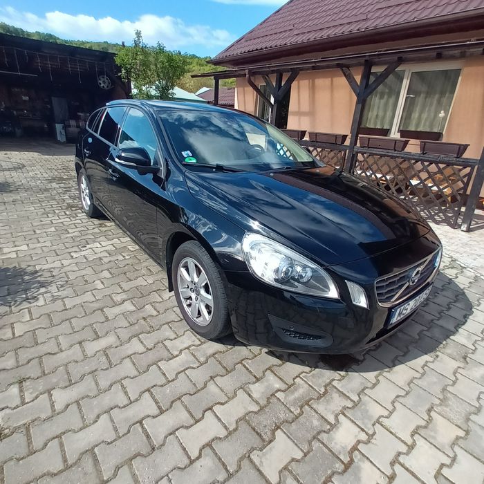 Vând Volvo v60, combi