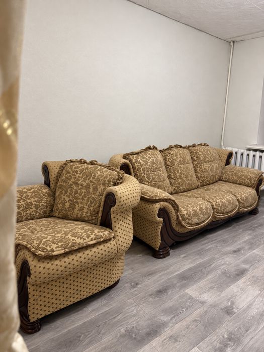 Срочно Продам диван с креслом