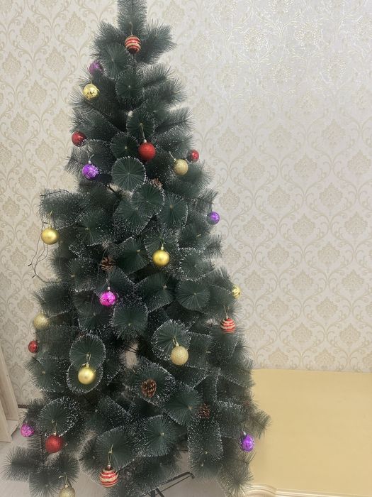 Продам елку, высота 2,40 см