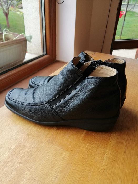 Дамски черни боти 42 номер