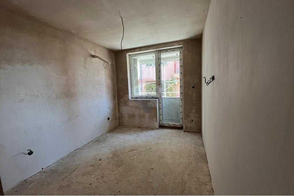 Продава се Тристаен апартамент в Шумен, Пазара - 97 кв.м за 1150 €/кв.м - Снимка #3