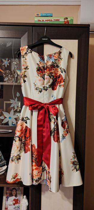 Vând rochie retro