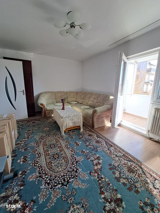 Apartament 3 cam decomandat et. 1, str Marasesti