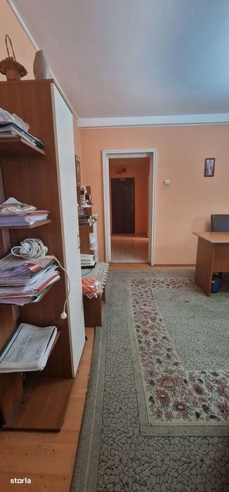 Trei camere etajul 1 , apartament Central.