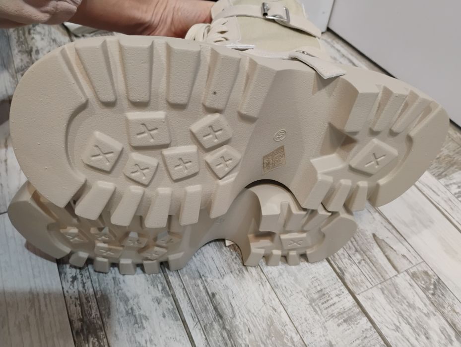 Продавам много готини боти 39 номер