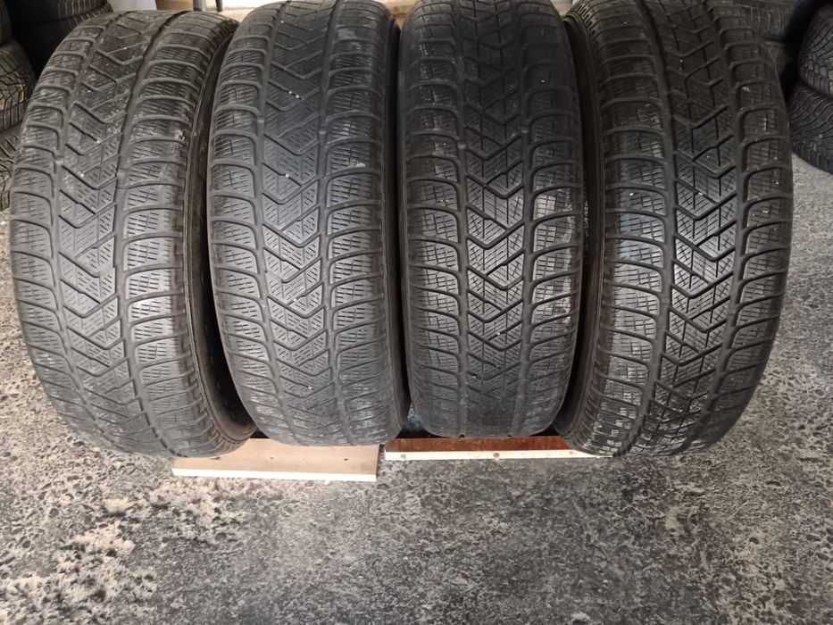 Set 4 anvelope iarna 215/65/17  Pirelli dot 2022