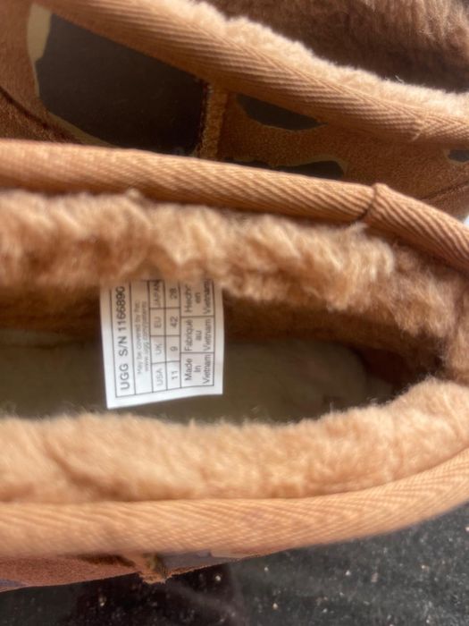Продам новые оригинальные ботинки  UGG