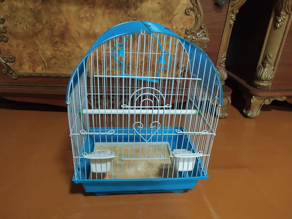 Клетки для птиц.