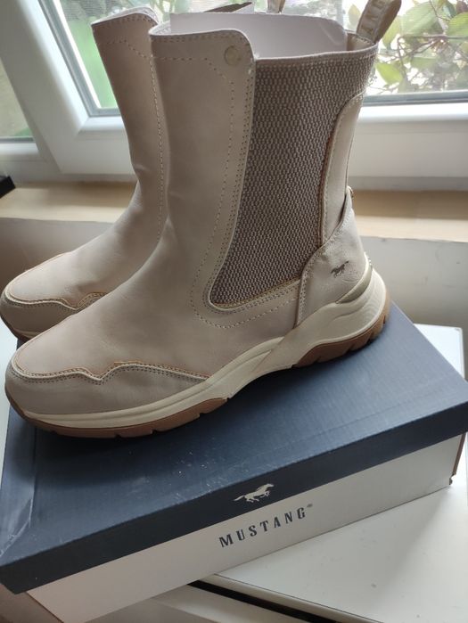Дамски боти челси Mustang