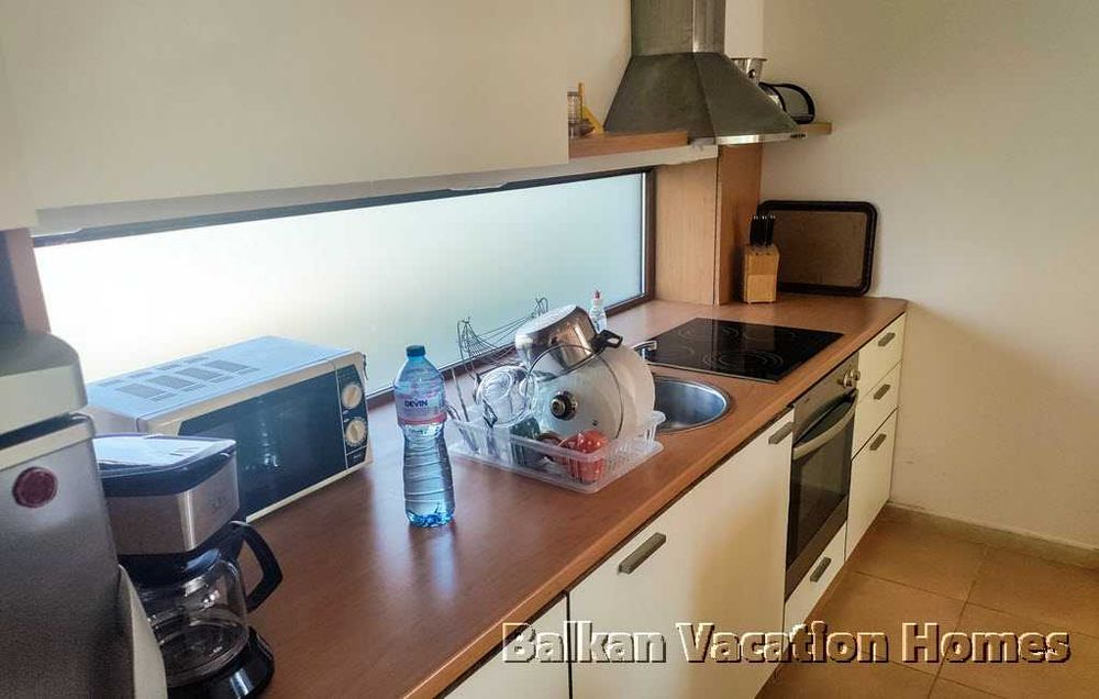 Триетажна къща близо до плажа в Бяла