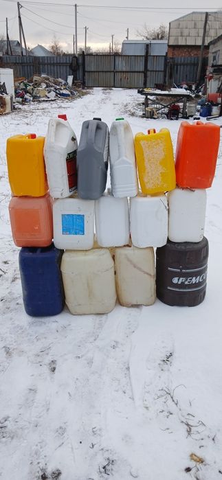 Продам Канистры Пластмасса.