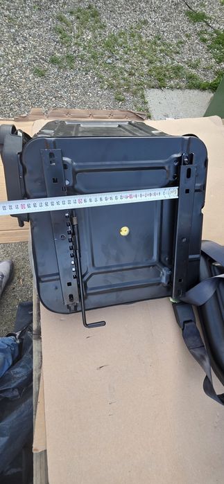 Scaun macara manitou stivuitor macara încărcător frontal este rabatabil pret 360 lei se poate trimite prin curier rapid în toată tara