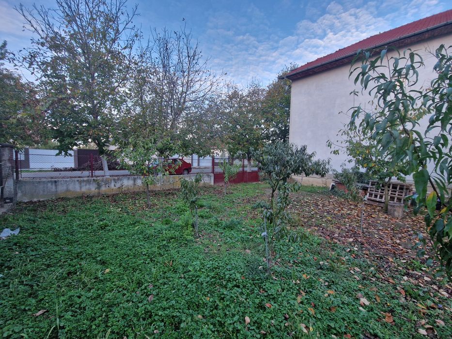 Vând teren intravilan (loc de casă)