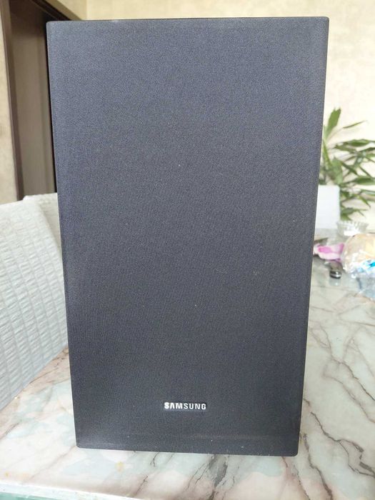 Продава се саундбар SAMSUNG HW-R550/EN