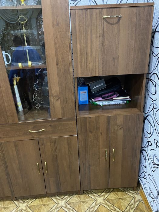 Шкаф в гостиную, состоит из 3 шкафов