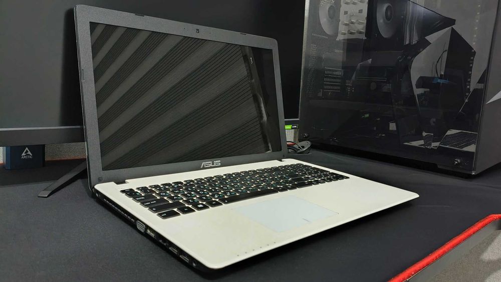 Ноутбук ASUS Core i3