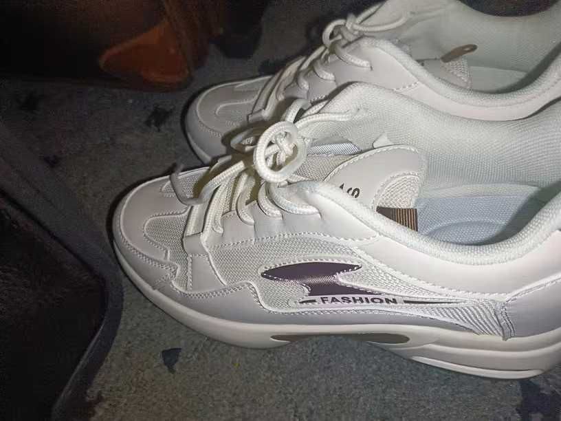 Нови маратонки със скрита платформа