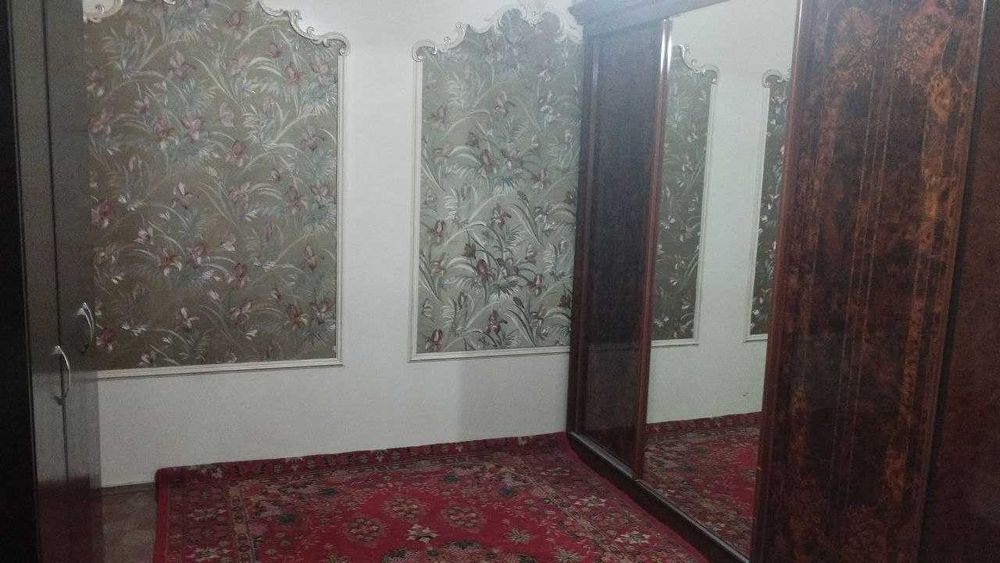 Срочно!!! Продается квартира 4/5/5 раздельная, 2х6м балкон