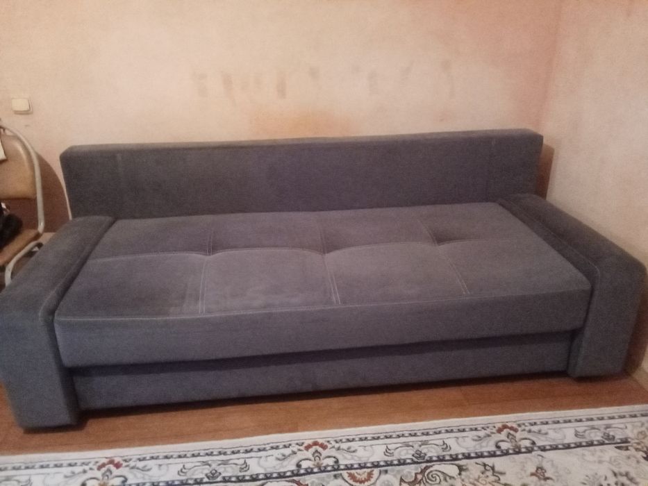 Продам диван хорошем состояние.